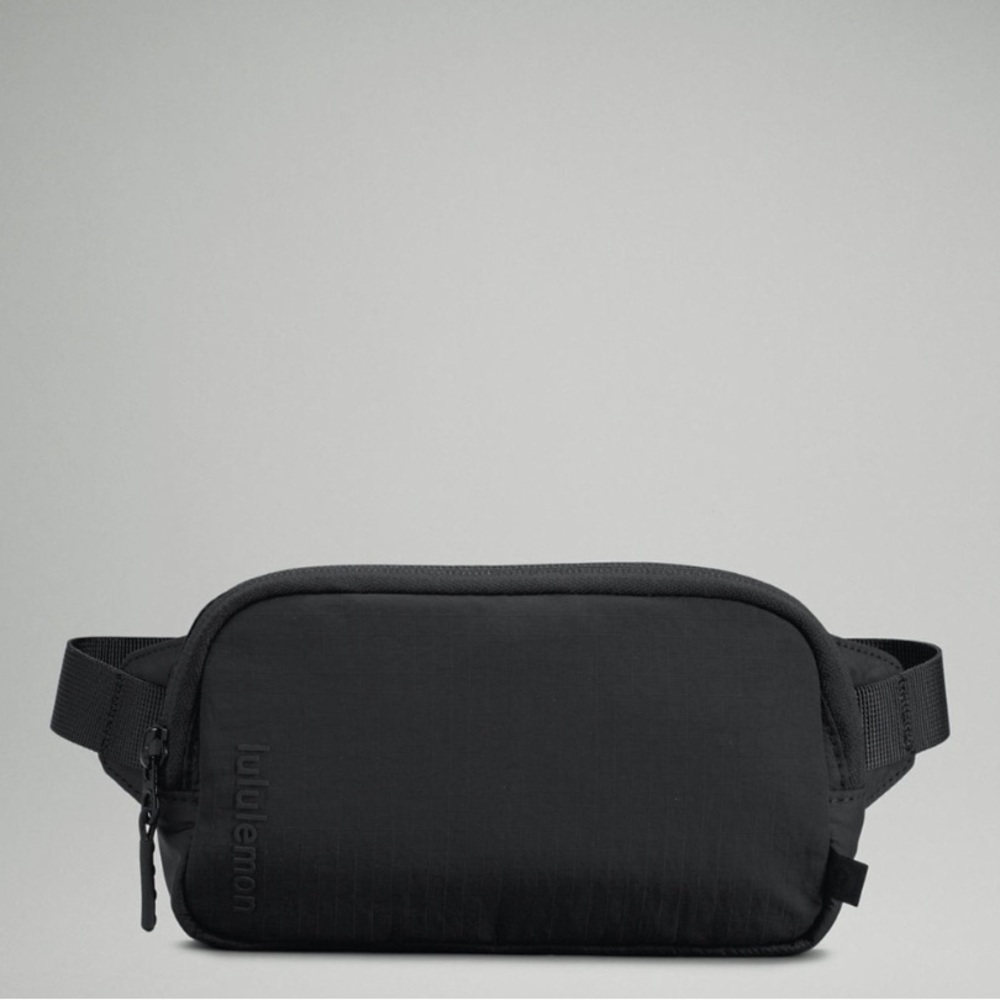 NWT Lululemon Mini Belt Bag (Black)